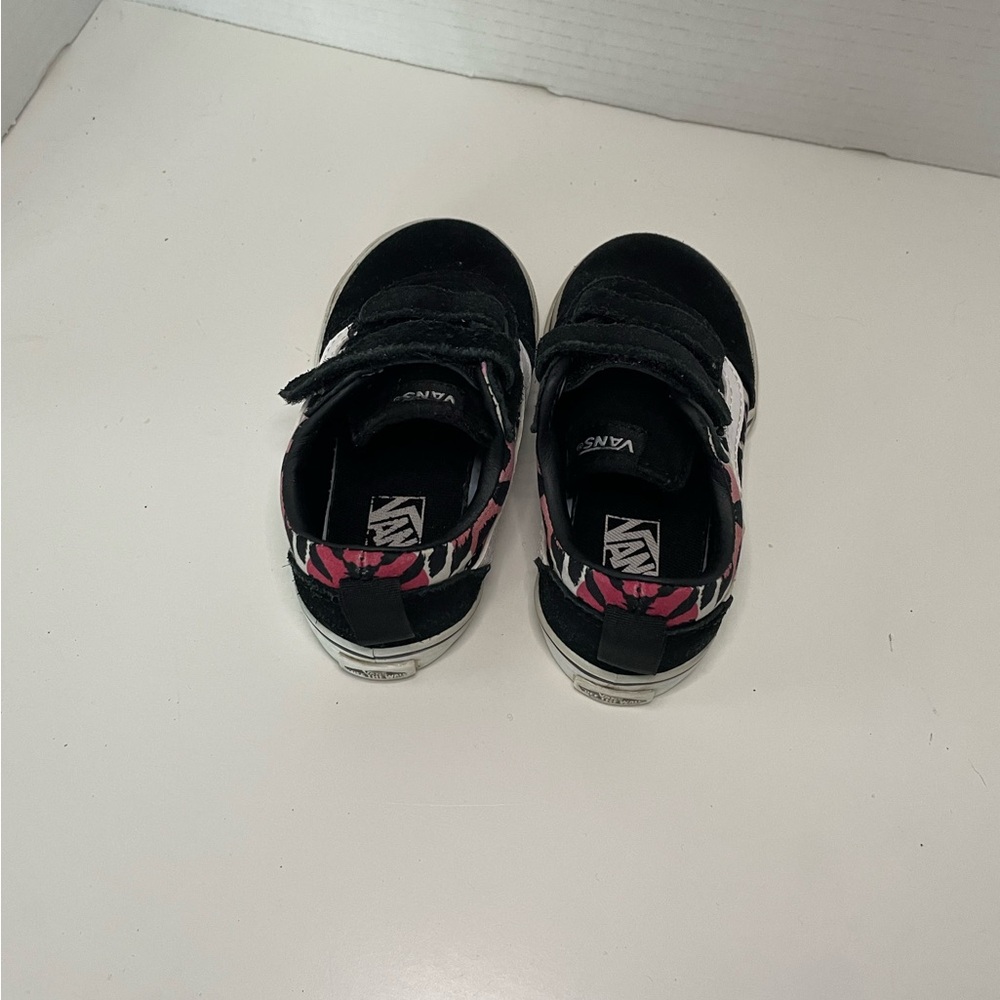 Vans - Picture 2 of 3